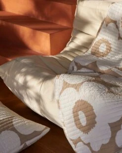 Marimekko Unikko Doppelbett-Überwurf, 260 × 260 cm, Beige - Naturweiß -Innendekorationen 211101 MARIMEKKO 223 HOME 0306