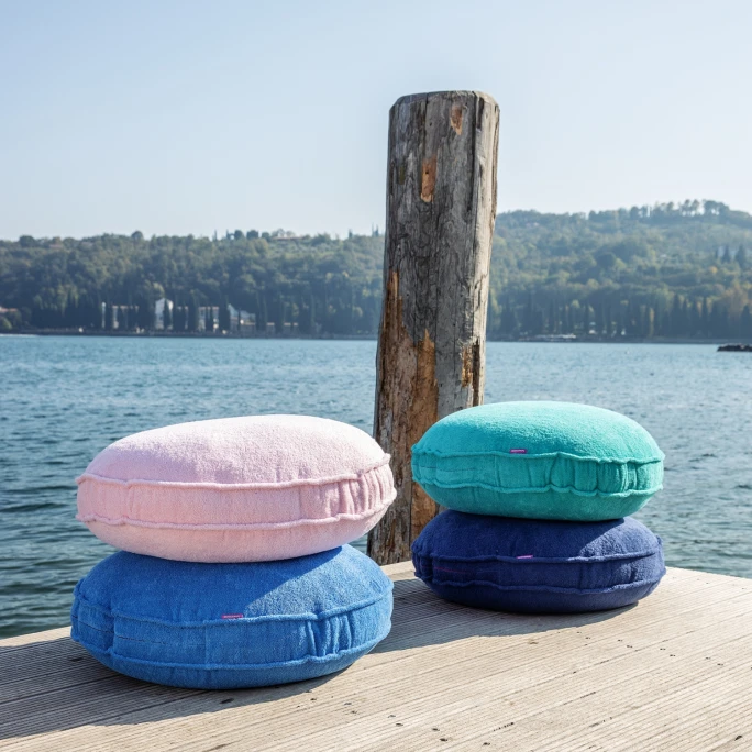 Farbenfreunde FRESH Frottee Stegkissen Rund - Mit Füllung - Ø 65 Cm - Höhe 10 Cm - Platingrau 4 Farbenfreunde FRESH Frottee Stegkissen Rund - Mit Füllung - Ø 65 Cm - Höhe 10 Cm - Platingrau – Bild 2