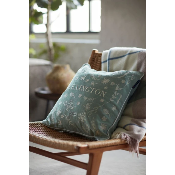 Lexington Logo Flower Embroidered Kissenhülle - 50x50 Cm - Green/white 7 Lexington Logo Flower Embroidered Kissenhülle - 50x50 Cm - Green/white – Bild 5