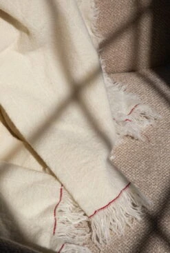 Menu Battus Decke, Elfenbein -Innendekorationen Battus Throw sisustuskuva 2 VS