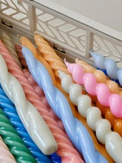 Hay Twist Kerzen, 6er-Set, Zitrus, Karamell, Mandarine 8 Hay Twist Kerzen, 6er-Set, Zitrus, Karamell, Mandarine -Innendekorationen Candle family 01 1