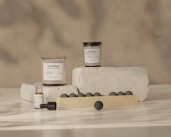 Frama Duftkerze Komorebi, 170 g -Innendekorationen Frama Komorebi Home Fragrance Context 1