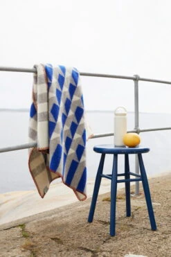 Kvam Überwurf 135 X 200 cm, Blau 12 Kvam Überwurf 135 X 200 cm, Blau -Innendekorationen KVAM 5214 M