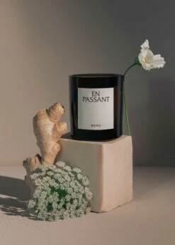 Menu Olfacte Duftkerze, 235 G, En Passant -Innendekorationen MENU MENU The Olfacte Scented Candle En Passant