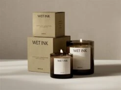 Menu Olfacte Duftkerze, 235 G, Wet Ink -Innendekorationen MENU Olfacte Scented Candle Wet Ink 1