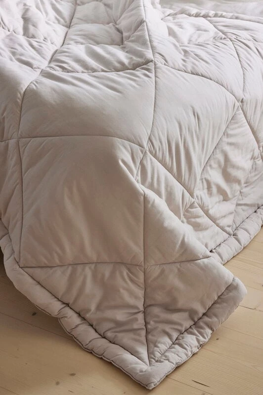 Piia Bettüberwurf Für Doppelbett, 260 X 260 cm, Maulbeere 4 Piia Bettüberwurf Für Doppelbett, 260 X 260 cm, Maulbeere – Bild 2