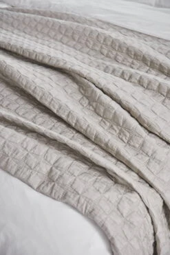 Bettüberwurf Tuike Für Doppelbett, 260 X 260 Cm, Sandbeige 11 Bettüberwurf Tuike Für Doppelbett, 260 X 260 Cm, Sandbeige -Innendekorationen Matri Tuike bedspread