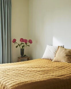 Hay Mega Dot Bettbezug, Senf -Innendekorationen Mega Dot mustard