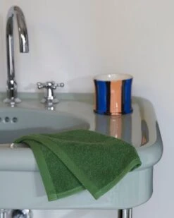 Hay Stripe Duftkerze, Minze 10 Hay Stripe Duftkerze, Minze -Innendekorationen Mono Wash Cloth matcha Stripe Scented Candle mint leaf