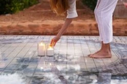 Outdoor LED-Stumpenkerze, 7,8 X 12,8 cm, Weiß -Innendekorationen OutdoorCandles in fountain w woman large