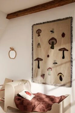 Ferm LIVING Forest Wandteppich-Decke, Sand -Innendekorationen fermLIVING AW21 SillJuniorBed ForestTapestryBlanket ForestEmbroideredCushion image