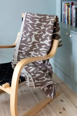 Jäkälä Decke, Weiß - Braun 8 Jäkälä Decke, Weiß - Braun -Innendekorationen lapuankankurit jakala blanket white brown 2 0