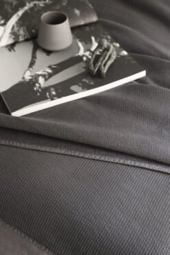 Alma Bettdecke 160 X 260 Cm, Lavagrau 12 Alma Bettdecke 160 X 260 Cm, Lavagrau -Innendekorationen low ALMA lavagrey lahis